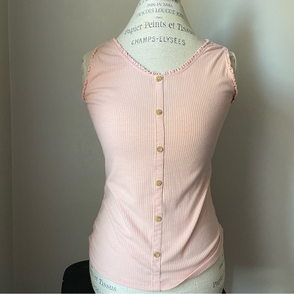 Light peachy pink tank sleeveless top buttons ribbed lettuce trim
